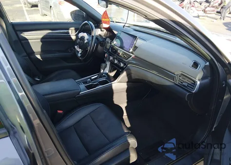 2018 Honda Accord Sport z USA, uszkodzony, nr VIN 1HGCV1F34JA228425